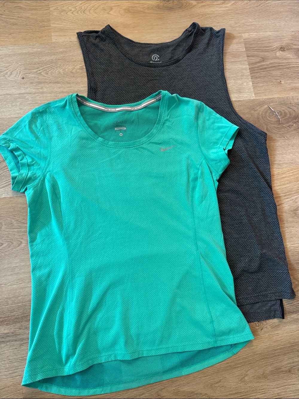 Nike Running Women's Teal Scoop-Neck Short Sleeve Performance Tee Medium